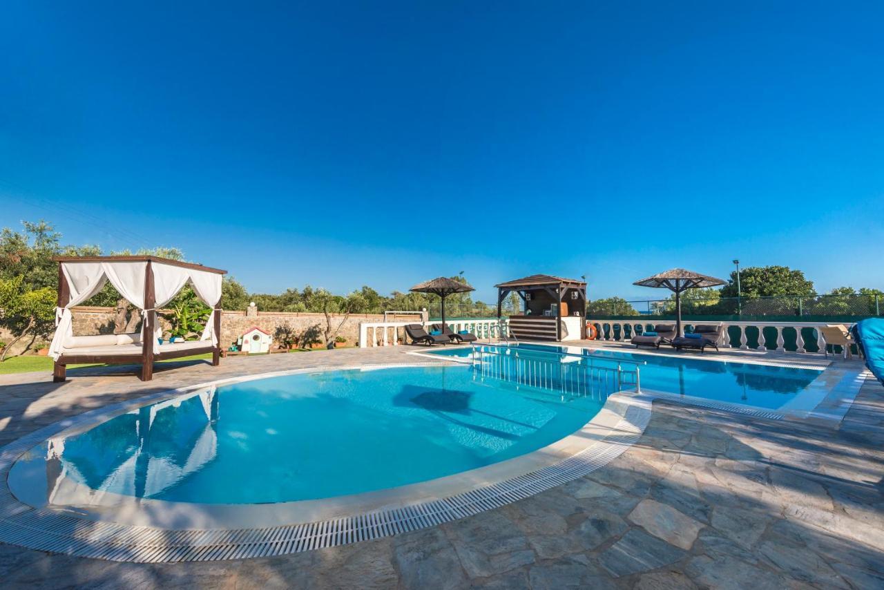 Villa Maxim With Private Pool & Tennis Court Halikounas