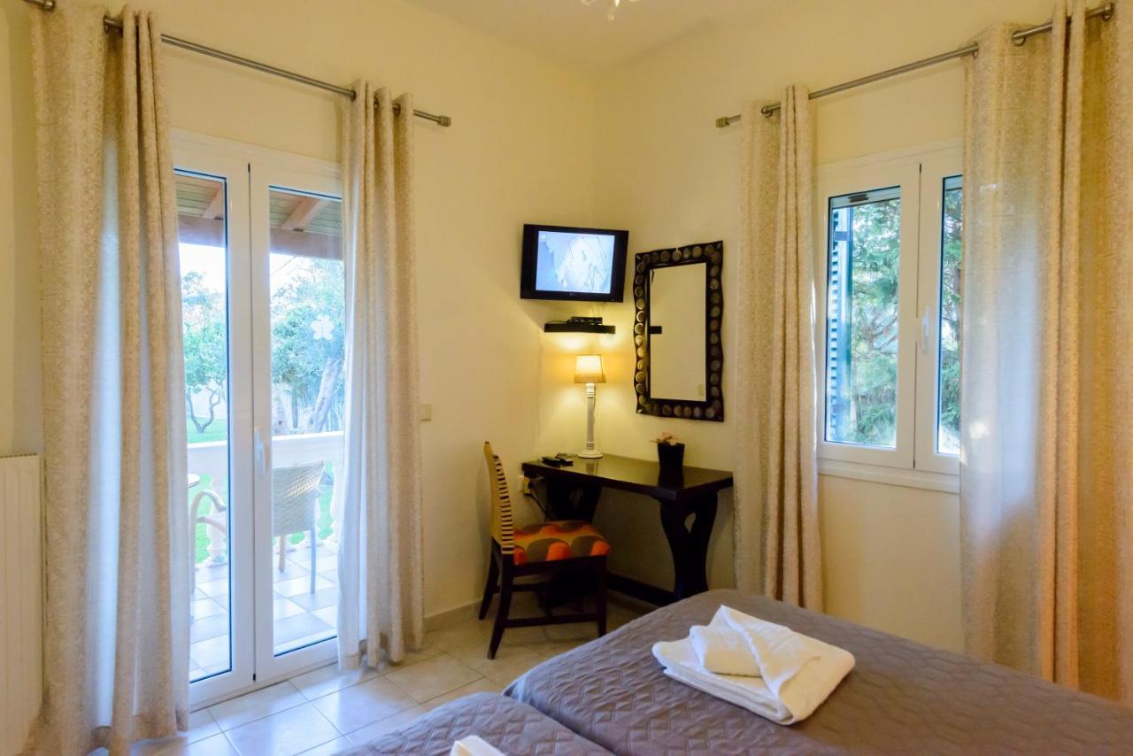 Maxim With Private Pool & Tennis Court Villa