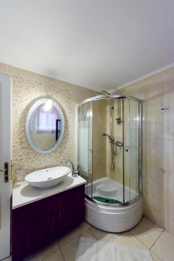 Maxim With Private Pool & Tennis Court Villa