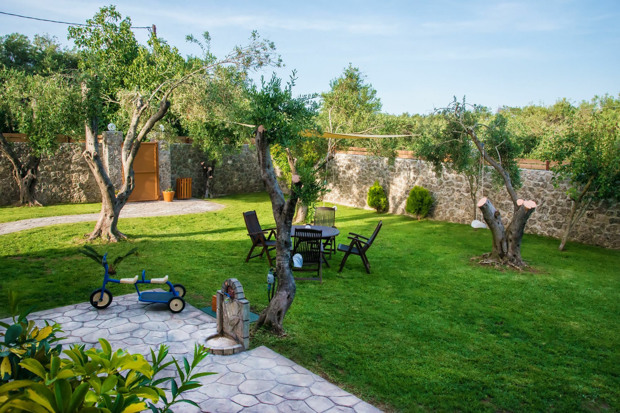 Maxim With Private Pool & Tennis Court Villa